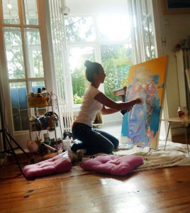 Aysenur Ilkisik in her studio