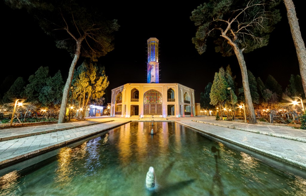 Pavillon Dolat à Yazd, Iran construit en 1750 - panorama © Mohammad Reza