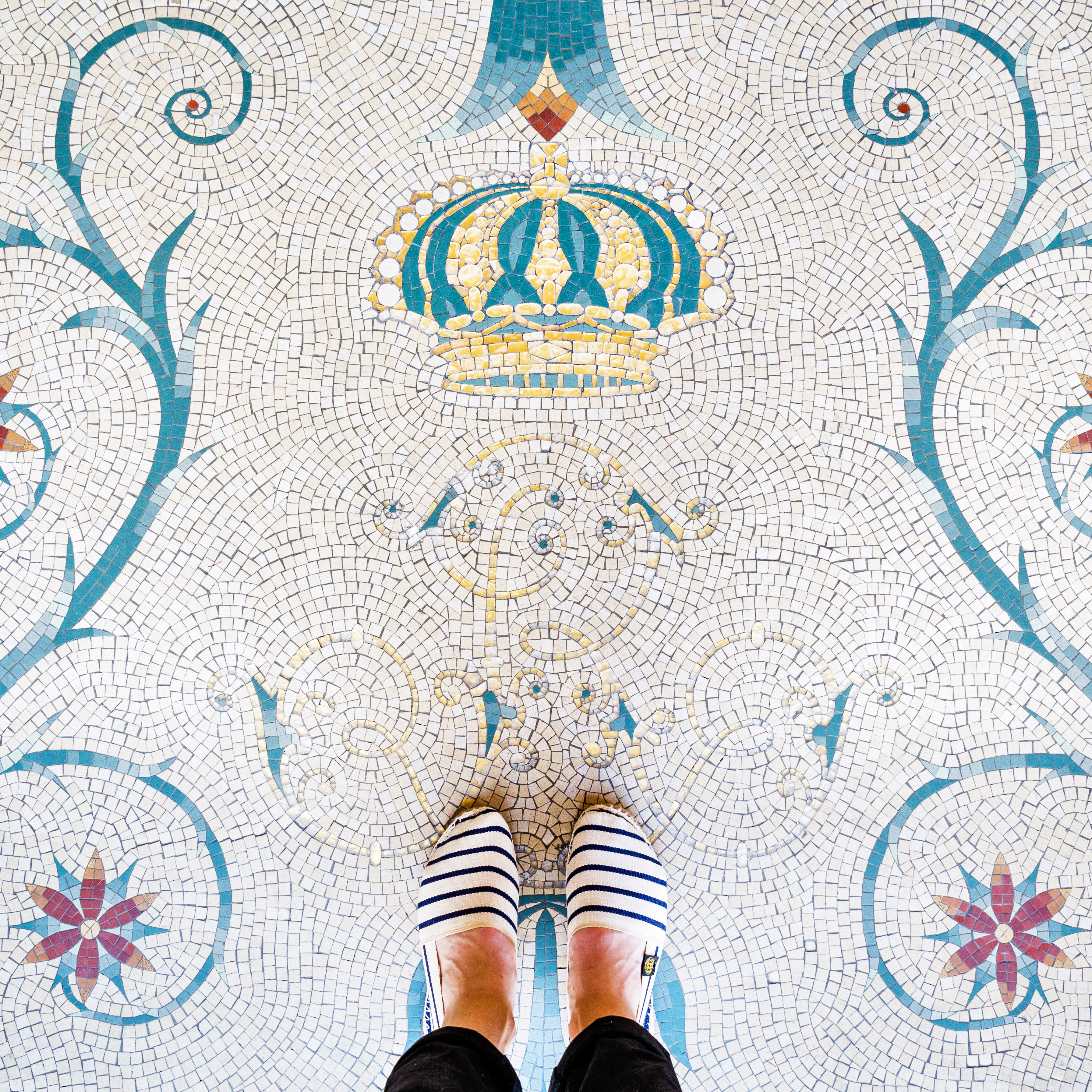 “Parisian Floors”, A Creative Walk in Paris