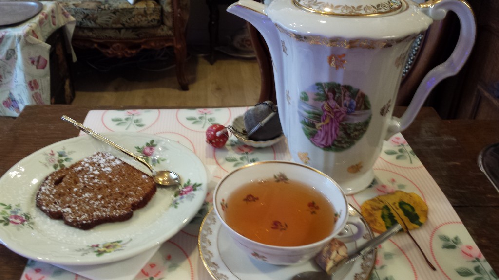 L'art du thé pour partager un peu de chaleur humaine et une gourmandise.