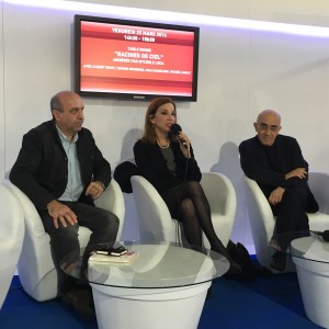 de gauche à droite: Timour Muhidine, Mycèle Leca, Albert Dichy en débat à la foire du live de Tunis